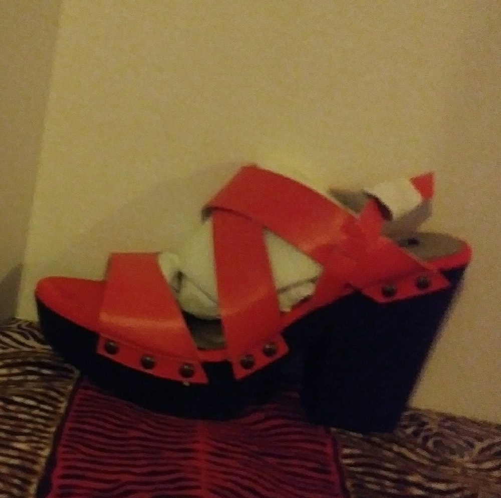 Coral strap wedge